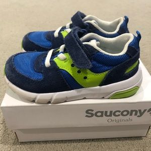 Toddler boys saucony sneakers 9.5w